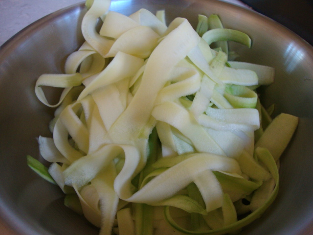 Raw Alfredo with Zucchini Noodles from Vegangela -- Edge Up As Us
